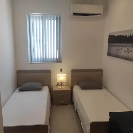 The Penthouse @ Court Twenty-five דירה סליאמה