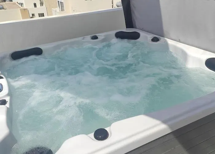 Daire The Penthouse @ Court Twenty-five Sliema